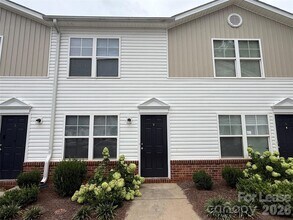 Building Photo - 2021 Oakdale Rd