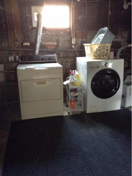 Building Photo - 2 bedroom, 1 bath Bungalow - Available Now!