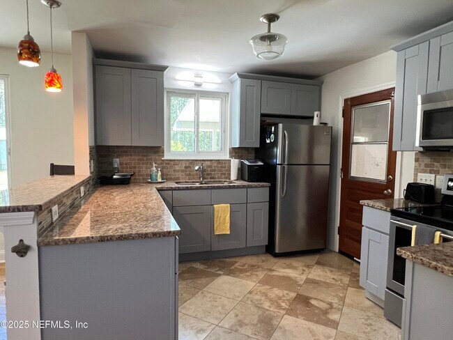 Building Photo - 4565 Cedar Point Rd