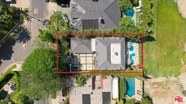 Building Photo - 1400 Club View Dr