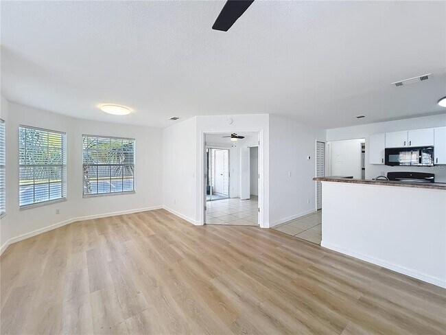 Building Photo - 645 Stafford Terrace