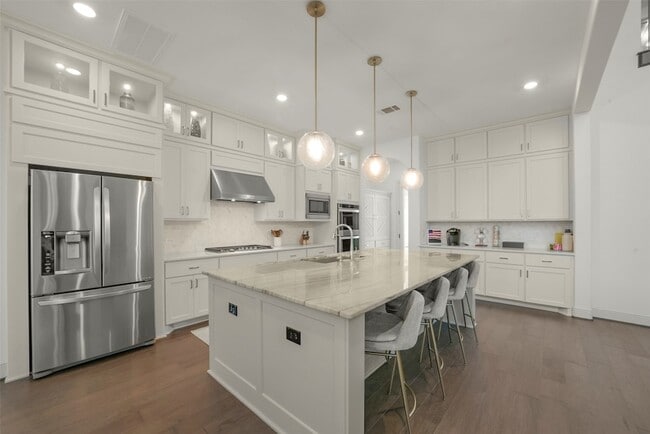 Building Photo - 2018 Grove Terrace Ln