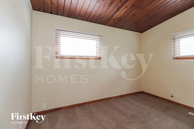 Building Photo - 1054 Kenmore Ave