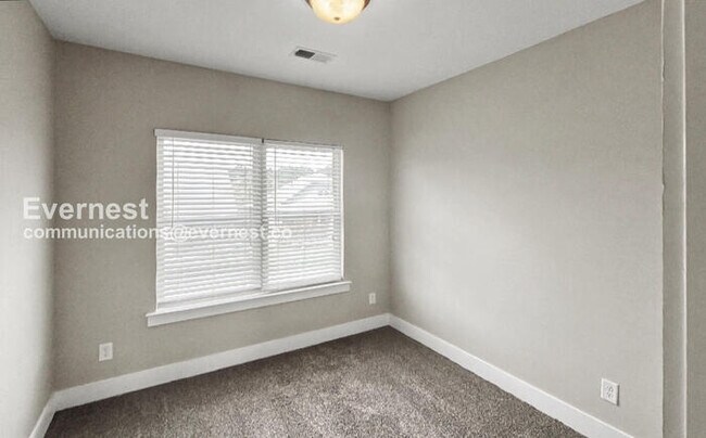 Building Photo - 4 Bed, 2.5 Bath Home with Garage / Pet-Friendly / Available Now!