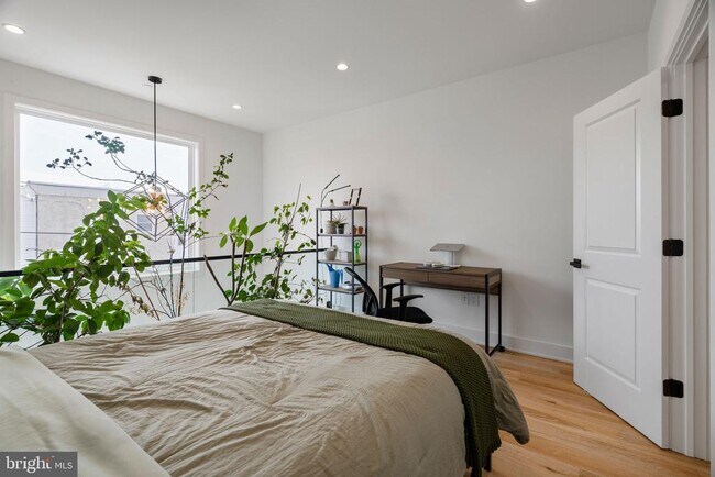 Building Photo - 2409 Oakford St