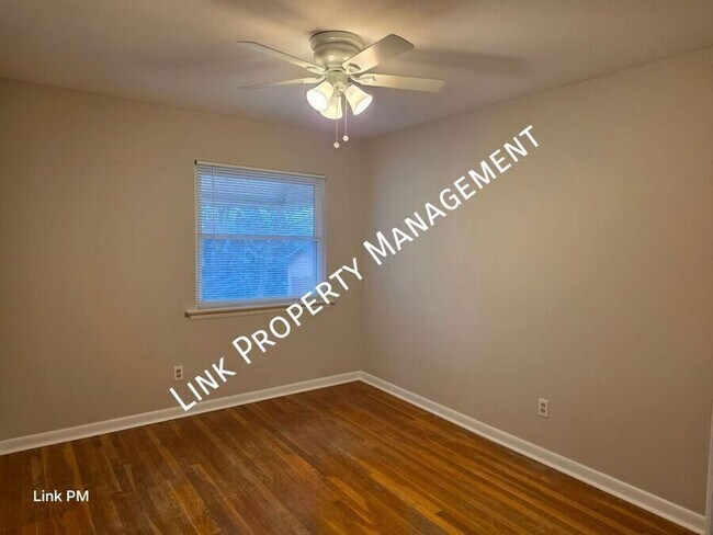 Building Photo - 3731 Knollwood Dr