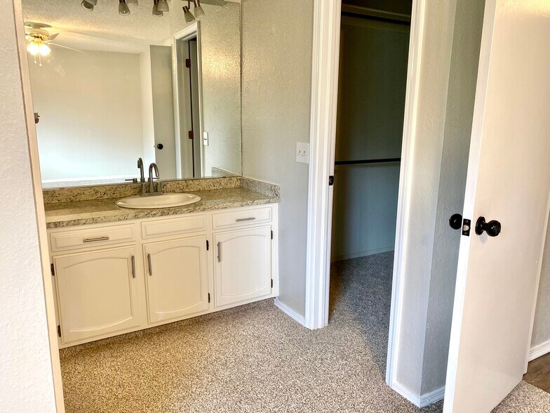 Building Photo - 305 W Quantico St