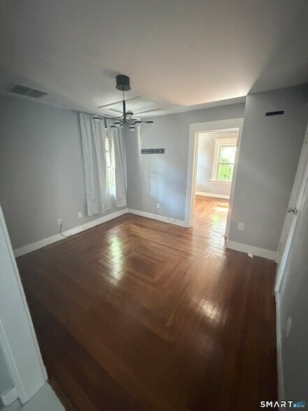 Building Photo - 32 Alstrum St