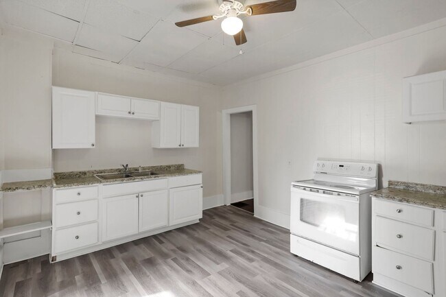 Building Photo - 2709-2711-2711 Sullivant Ave