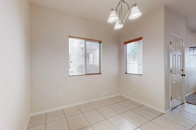 Building Photo - 6800 Vista Del Norte Dr NE