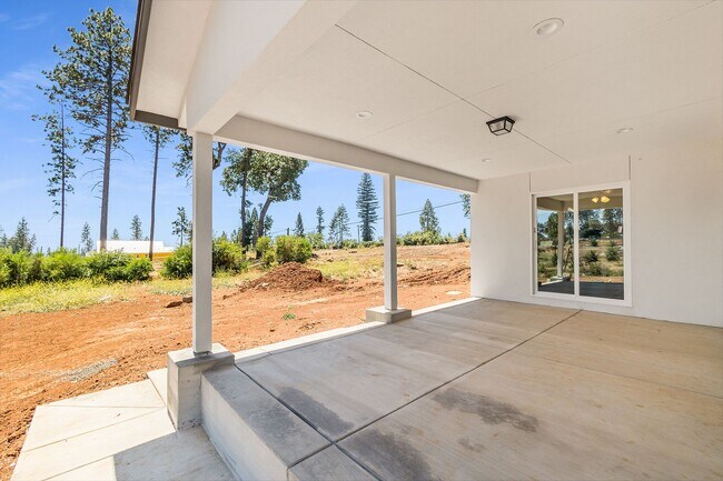 Building Photo - Paradise-Newer construction, 2 bed 2 bath +Bonus room, Garage, fenced yard, RV parking