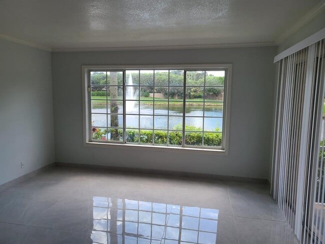 Building Photo - 13851 Oneida Dr