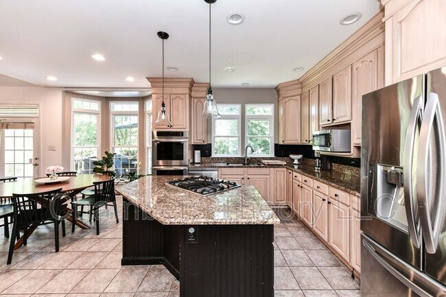 Building Photo - 641 Meade Dr SW