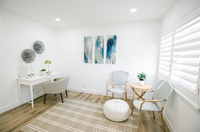 Building Photo - Beautifully Remodeled Single-Story Condo i...