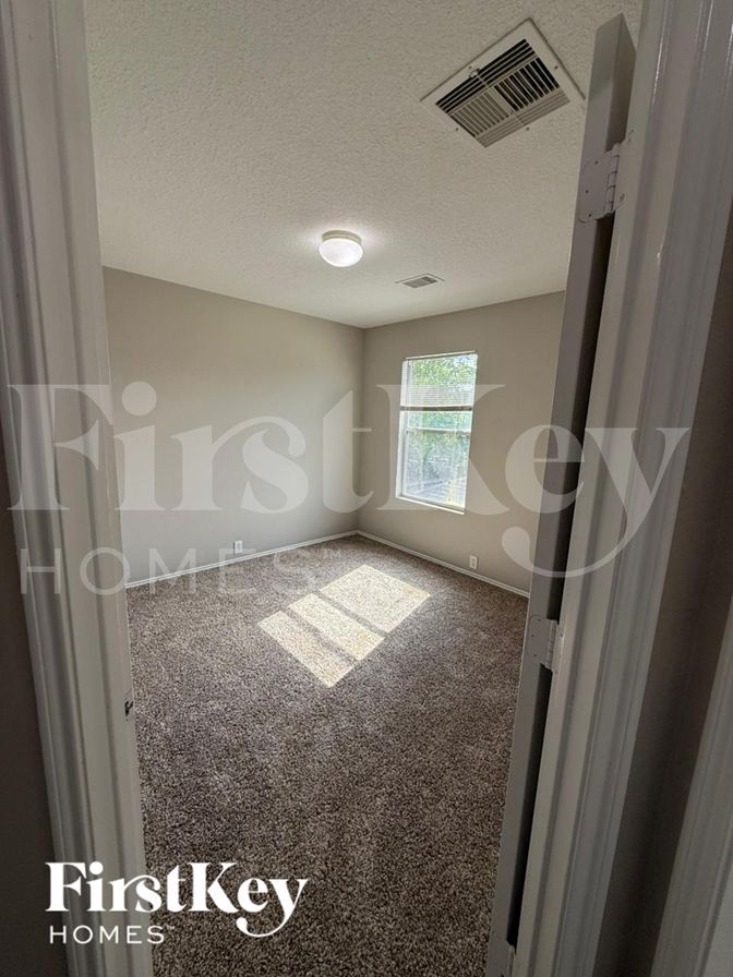 Building Photo - 6331 Scotchwood Dr