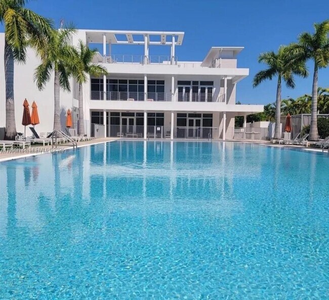 Building Photo - 10435 NW 66th St