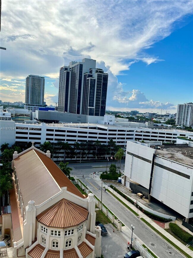 Building Photo - 555 NE 15th St