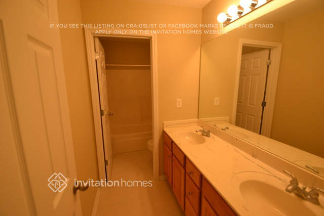 Building Photo - 595 Regal Lady Ct