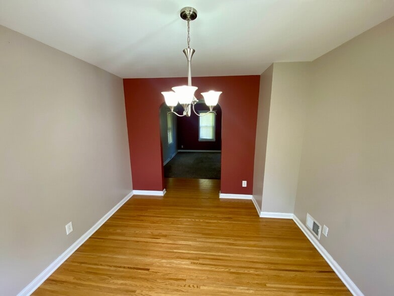 Building Photo - 35 Westmoreland Dr