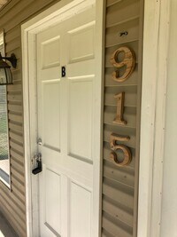 Building Photo - 915 W 56th St