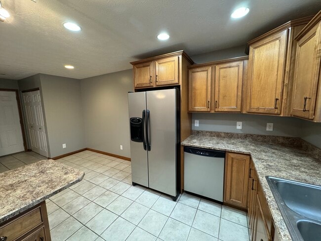 Building Photo - 5357 Midway Dr