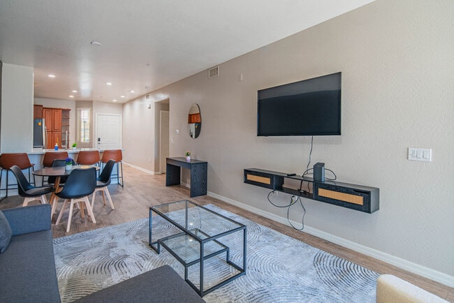 Building Photo - 1275 E University Dr