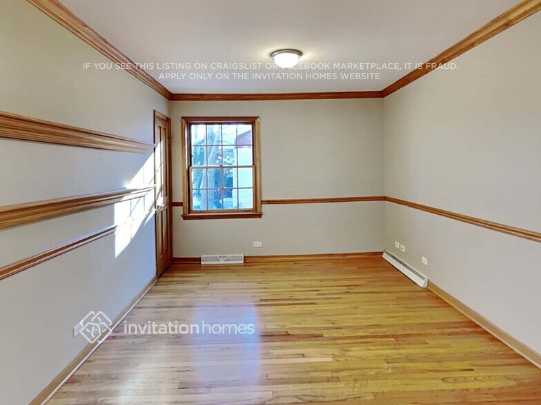 Building Photo - 9131 S Sacramento Ave