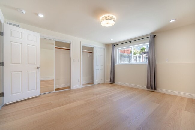 Building Photo - TOTAL REMODEL HUGE 3BR/3BA 1700sf w Garage...