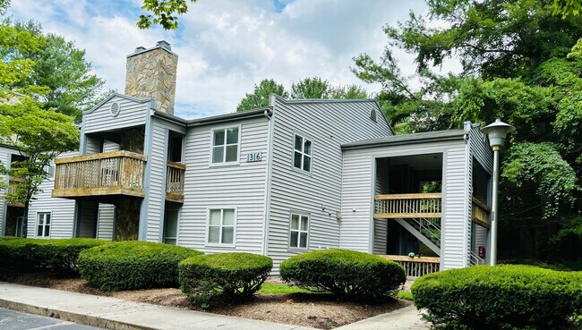Building Photo - 1316 Henry Ln