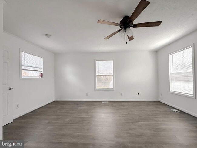 Building Photo - 35972 Washington Ave