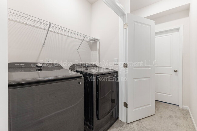 Building Photo - 1816 Blanche St