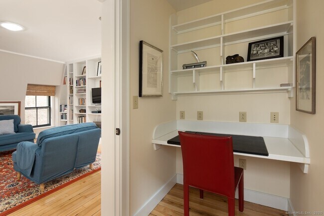 Building Photo - 31 Sharon Rd