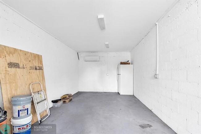 Building Photo - 4932 SW 12th St