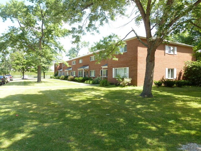 Building Photo - 2 Bedroom Condo for Rent  Warrenville HTS