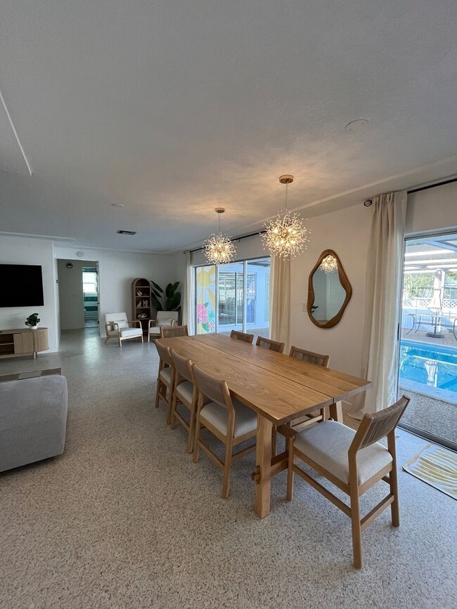 Building Photo - Stunning Seminole Home with Private Pool | 3 Bed / 2 Bath