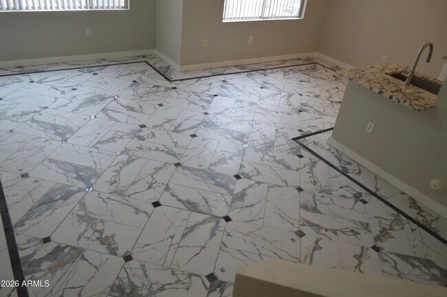 Building Photo - 1701 E Colter St