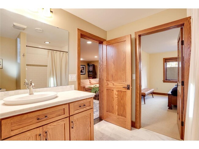 Building Photo - 2012 W Laurel Ave