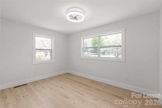 Building Photo - 1315 Vickie Ln