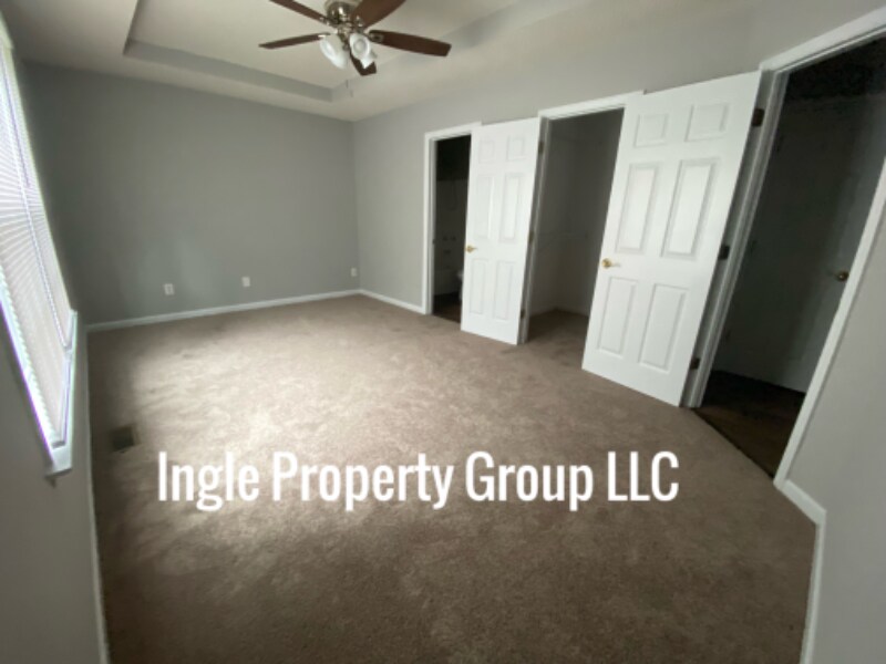 Building Photo - 375 Sommerset Dr
