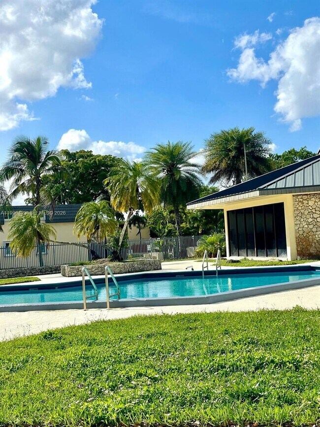 Building Photo - 8423 SW 137th Ave