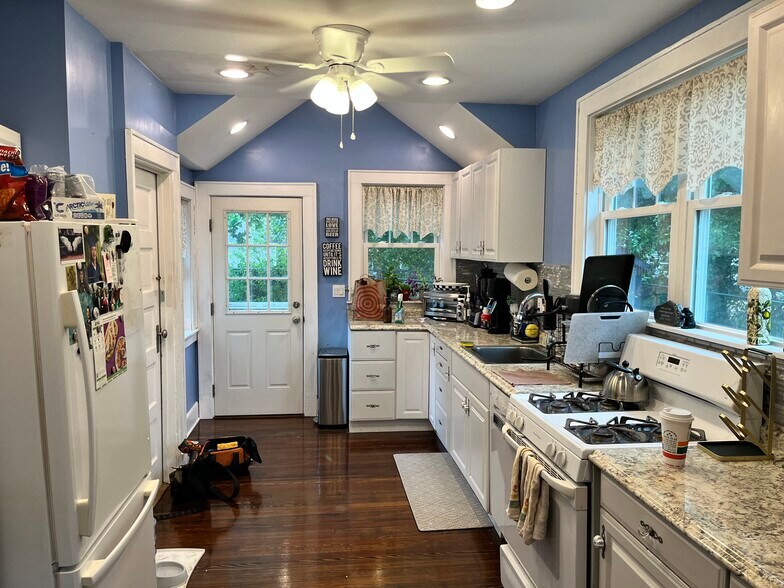 Building Photo - 168 S. 6th St