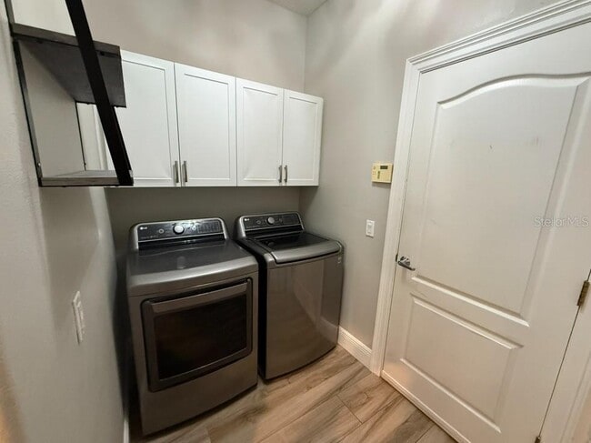 Building Photo - 6331 Yellow Wood Pl