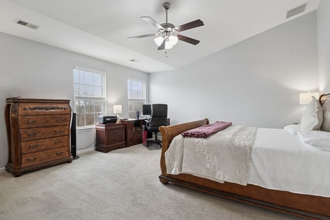 Building Photo - Stunning Town Home in Pike Creek