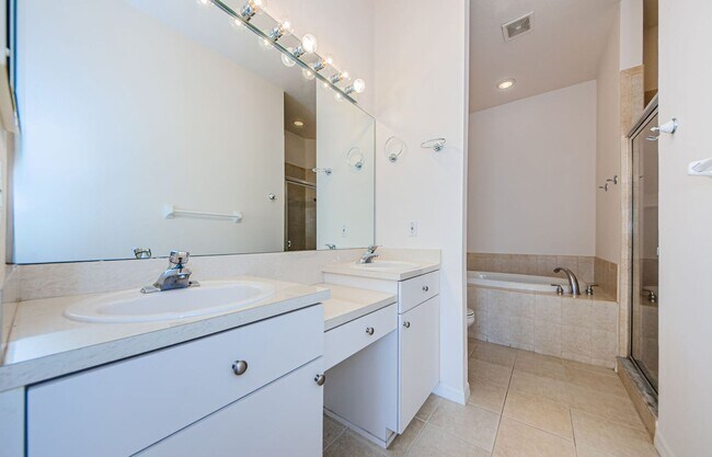 Building Photo - 2624 Tottenham Dr