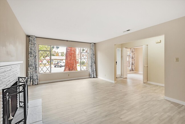 Building Photo - Awesome Quiet Cul-de-sac in Menlo Park