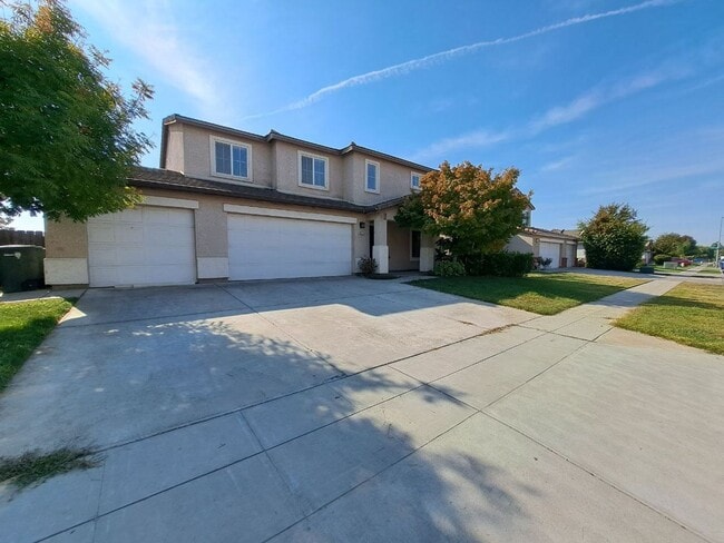 Building Photo - Beautiful 4 Bedroom House Ready To Call Home!