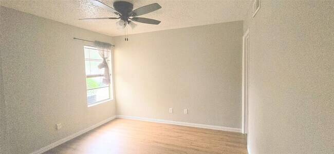 Building Photo - 12900 Walden Rd