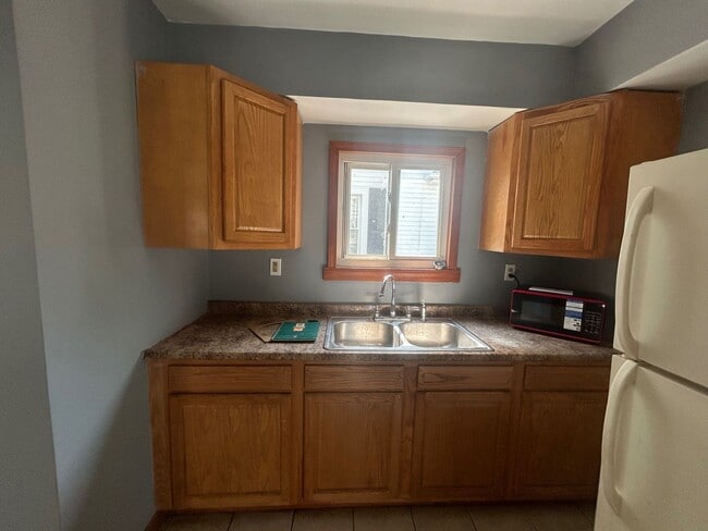 Building Photo - Spacious 3-Bedroom Single Family Home Available for Rent