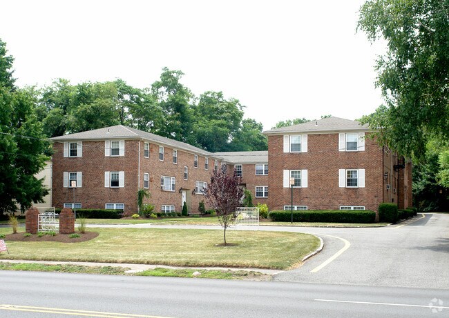 Building Photo - Walker Court