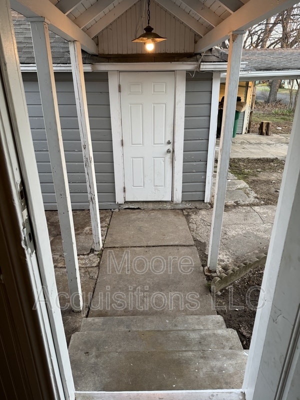 Building Photo - 901 W Brockett St